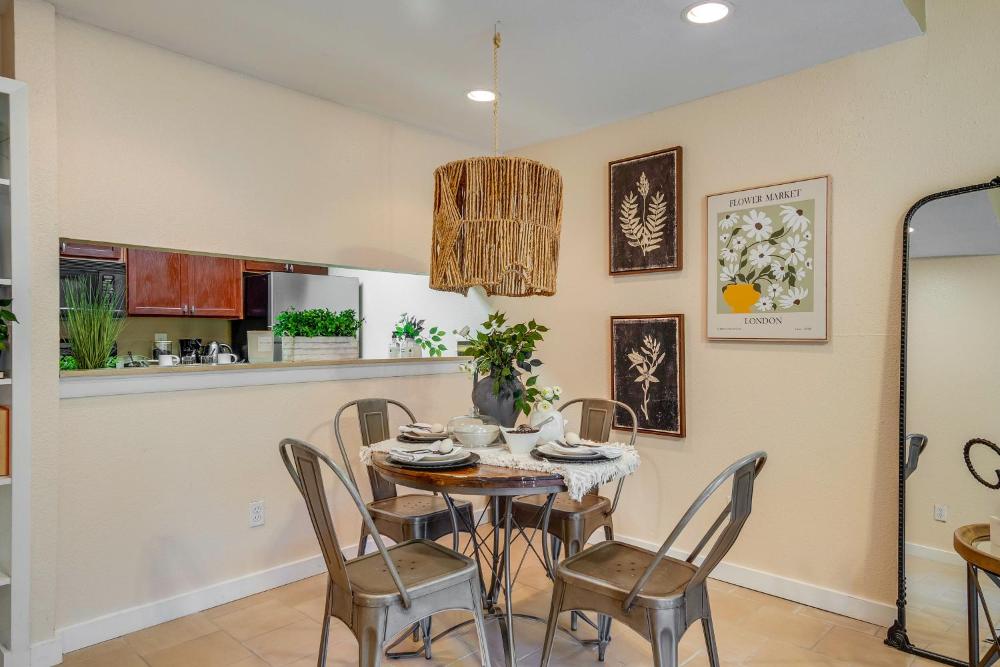 College Station Gem with Pool Access Near University